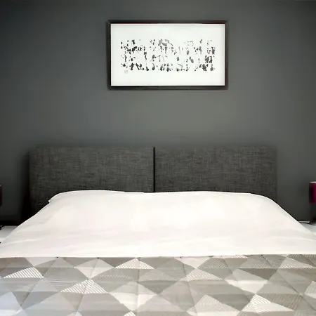 Le Clos Du Bed & Breakfast 3*